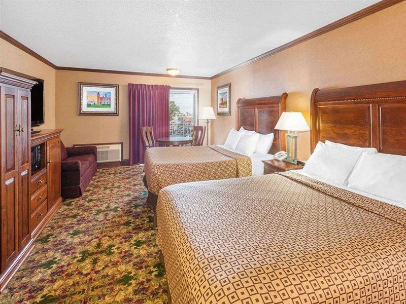 Ramada By Wyndham Mackinaw City Waterfront Exterior photo