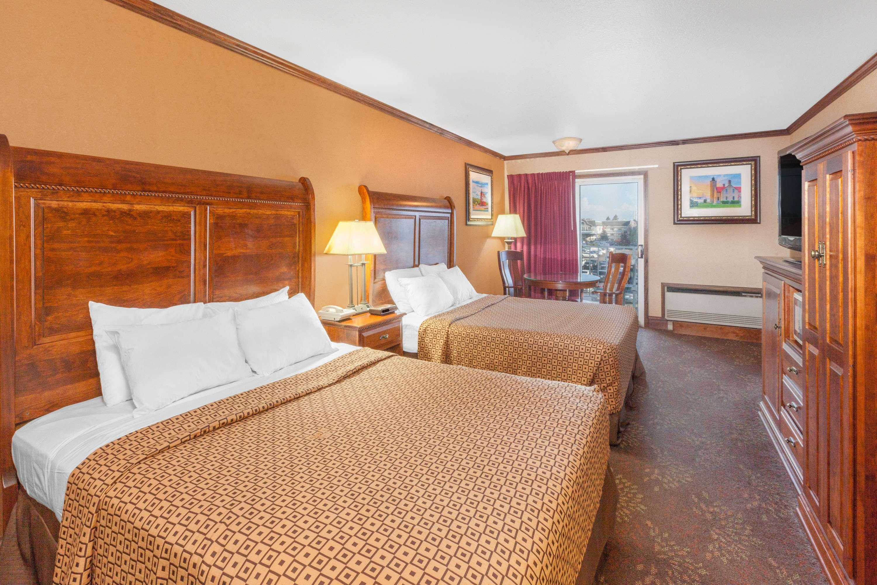 Ramada By Wyndham Mackinaw City Waterfront Exterior photo