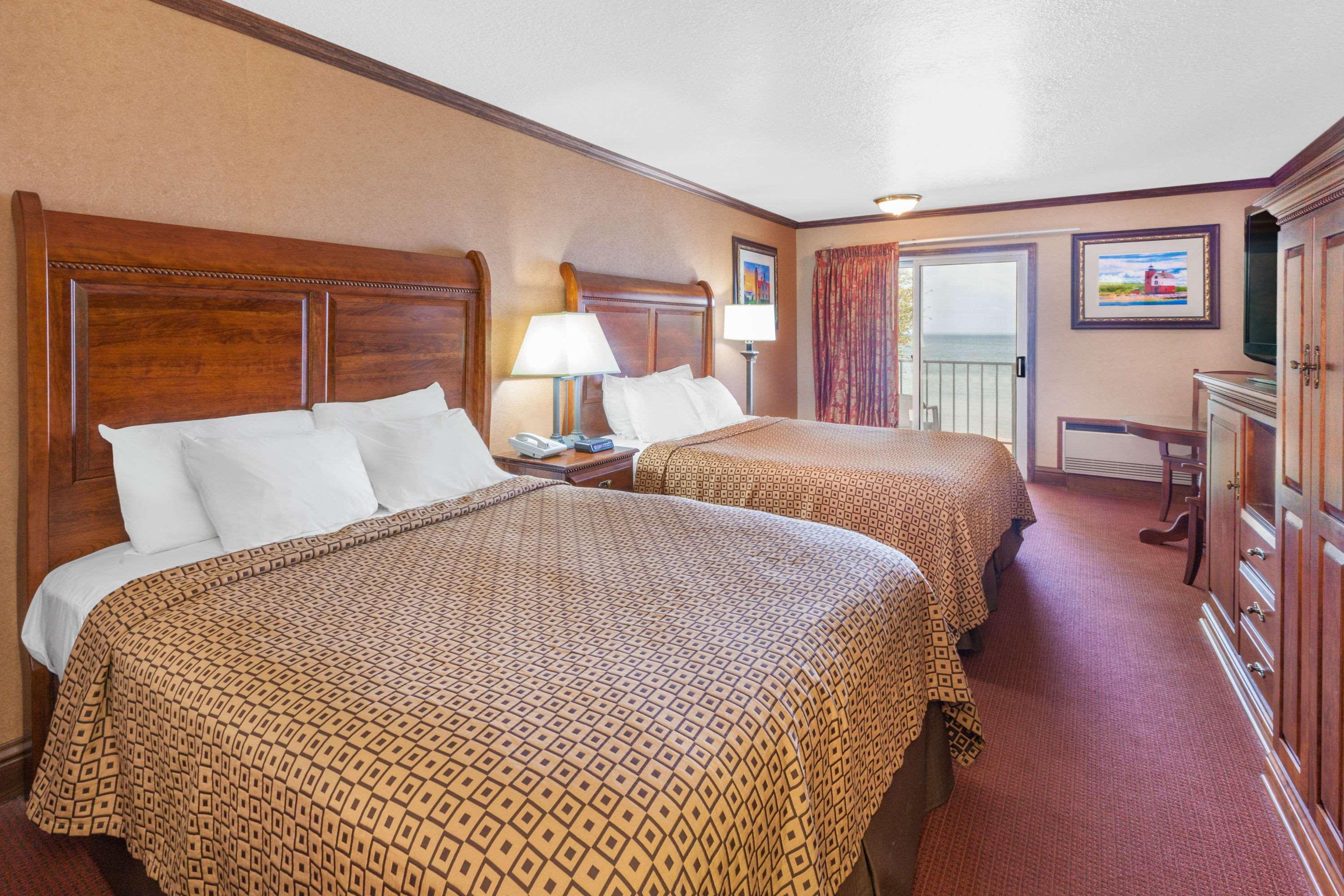 Ramada By Wyndham Mackinaw City Waterfront Exterior photo