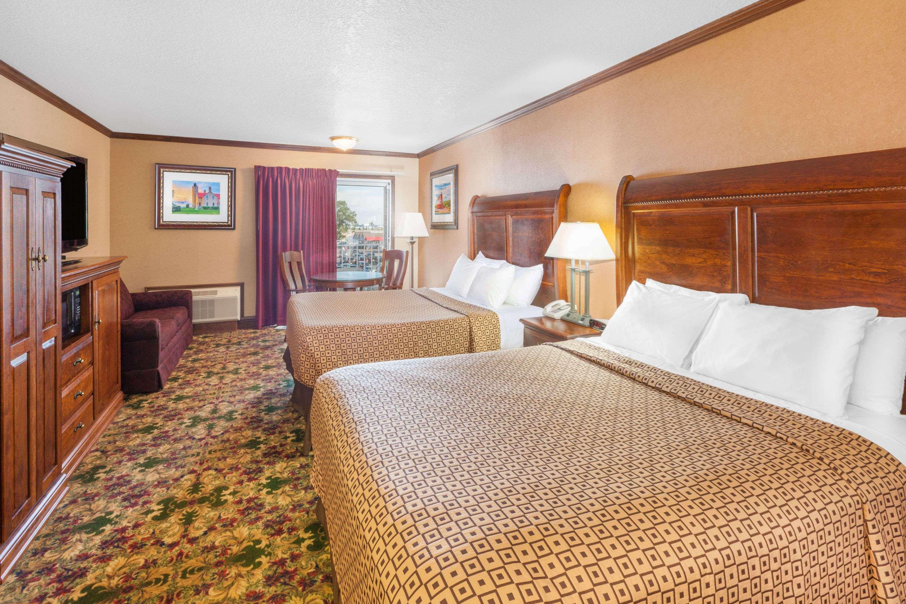 Ramada By Wyndham Mackinaw City Waterfront Exterior photo