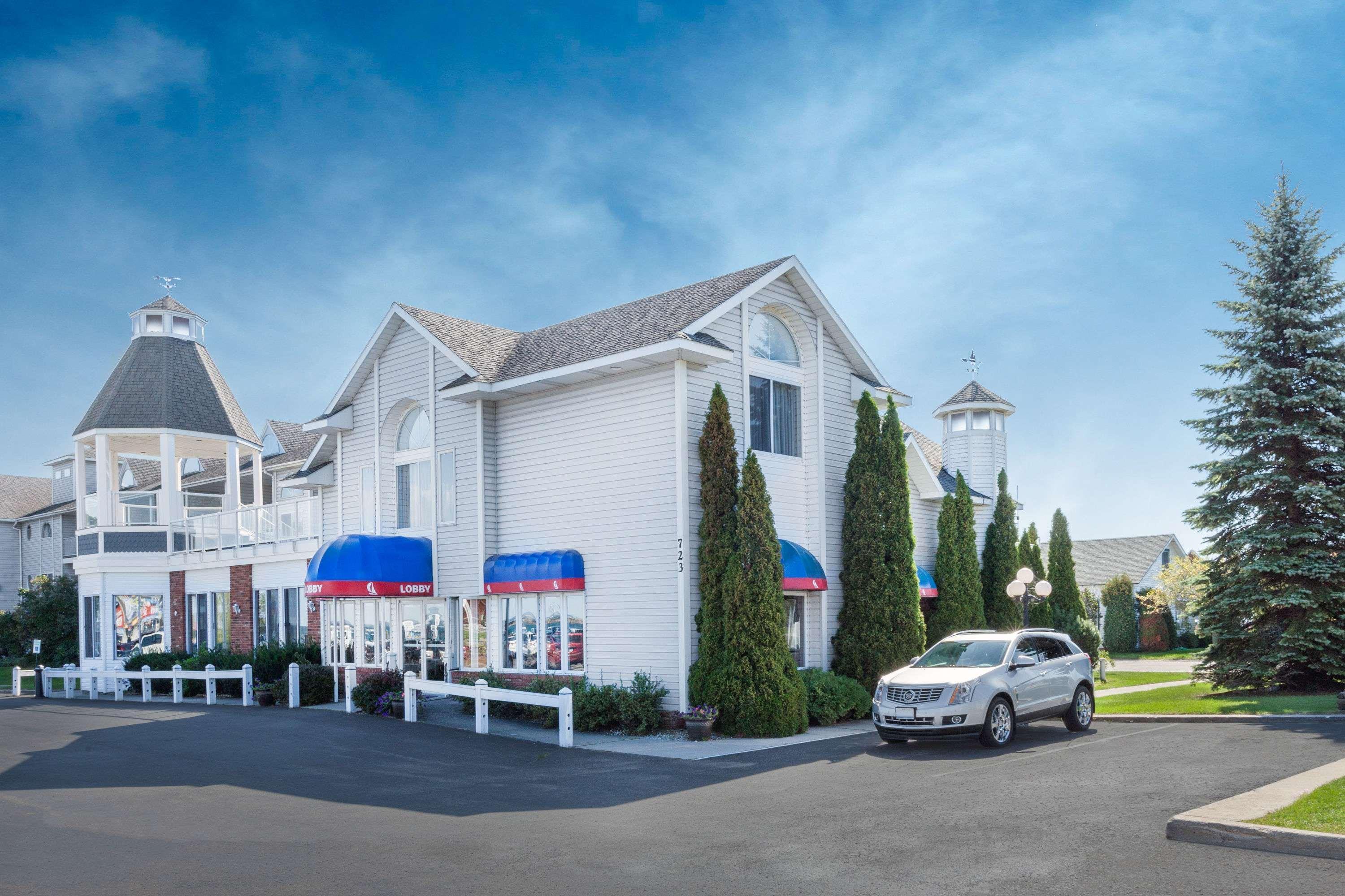Ramada By Wyndham Mackinaw City Waterfront Exterior photo