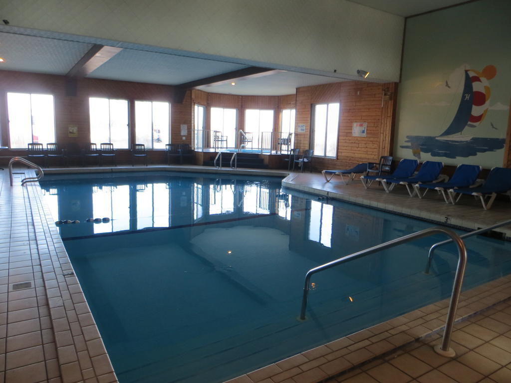 Ramada By Wyndham Mackinaw City Waterfront Exterior photo