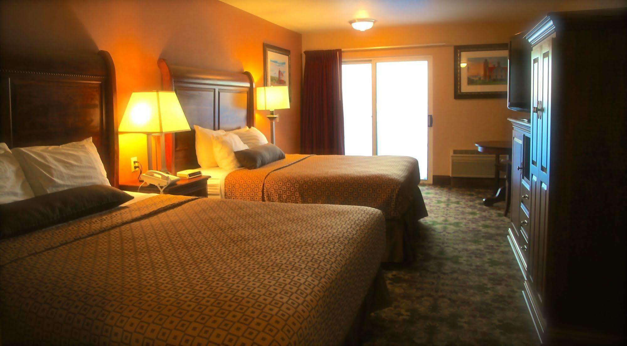 Ramada By Wyndham Mackinaw City Waterfront Exterior photo